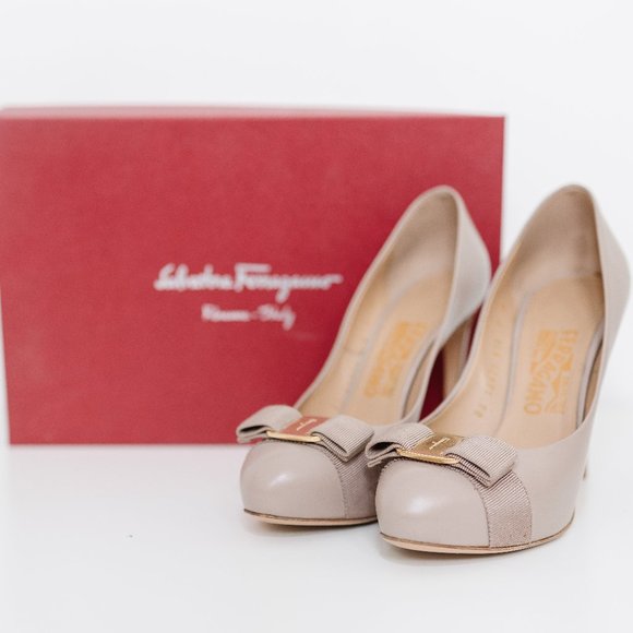 Salvatore Ferragamo Rilly Pumps - Picture 1 of 7
